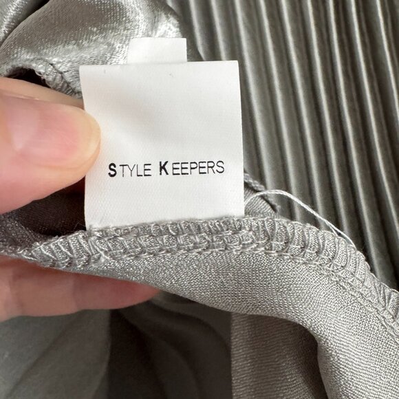Luxe by Stylekeepers Silver Satin Pleated Skirt, size Small - Picture 6 of 7